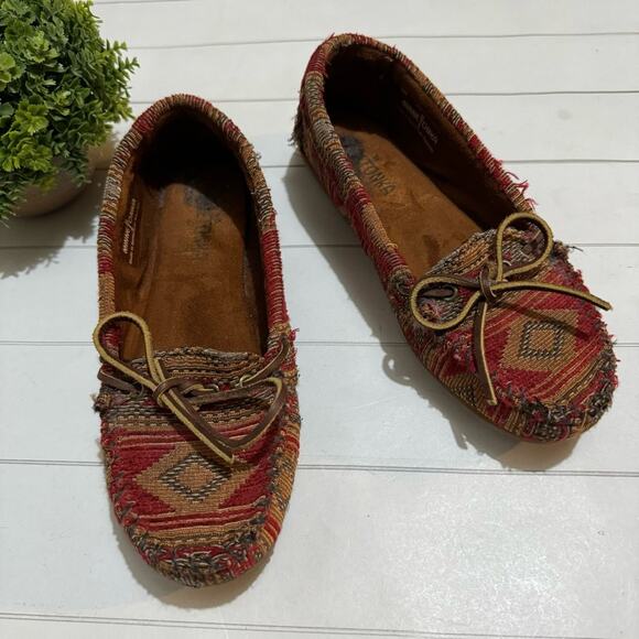 Minnetonka Shoes - Minnetonka Red Western Southwest Aztec Slip On Flats Moccasins Women’s Size 6.5